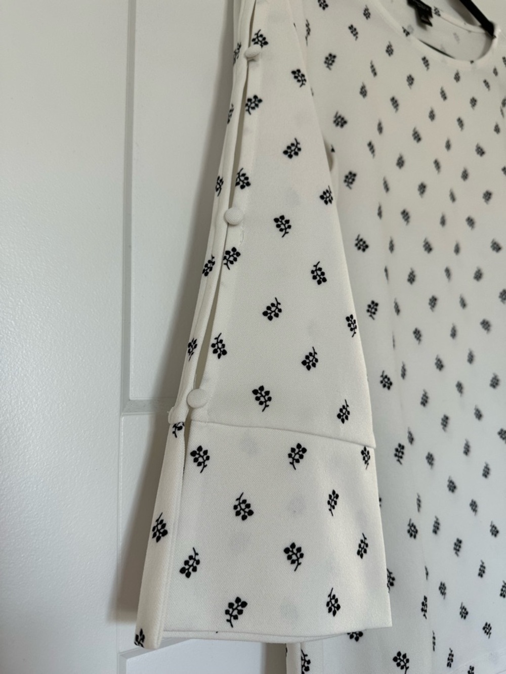 Ann Taylor White Blouse with Black Geometric Print - Picture 2 of 4